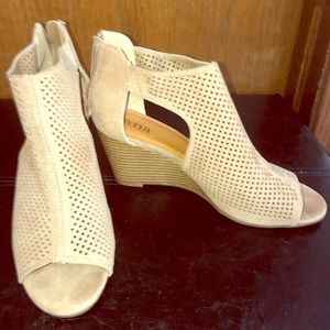 Cute wedges size 8.5